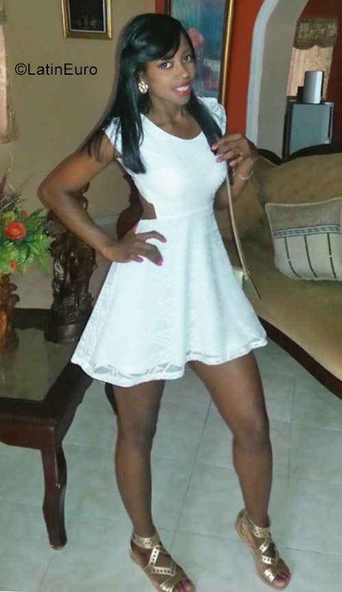 Date this sensual Dominican Republic girl Sherlyn from Santo Domingo DO30531