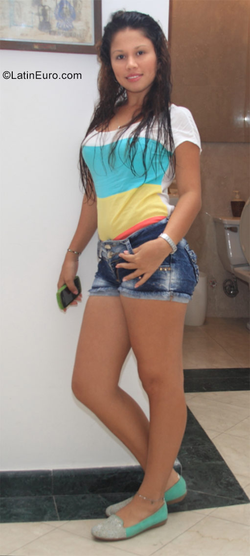 Date this hot Colombia girl Sandra from  CO22602