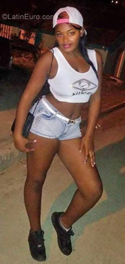 Date this funny Dominican Republic girl Yondry from Santiago DO30577