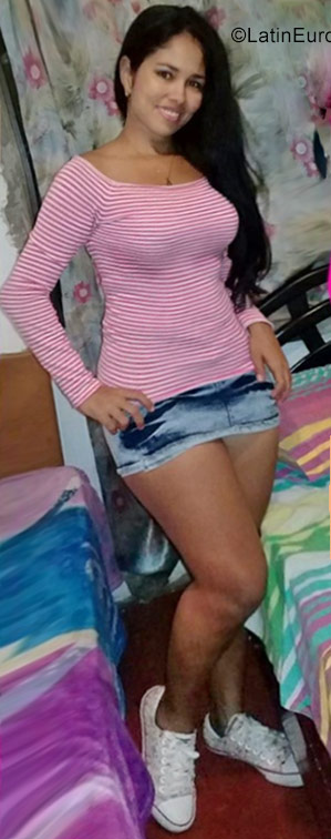 Date this nice looking Colombia girl Monica from Barranquilla CO22636