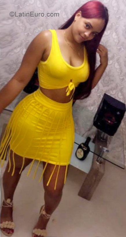 Date this tall Dominican Republic girl Leslie from Santo Domingo DO30590