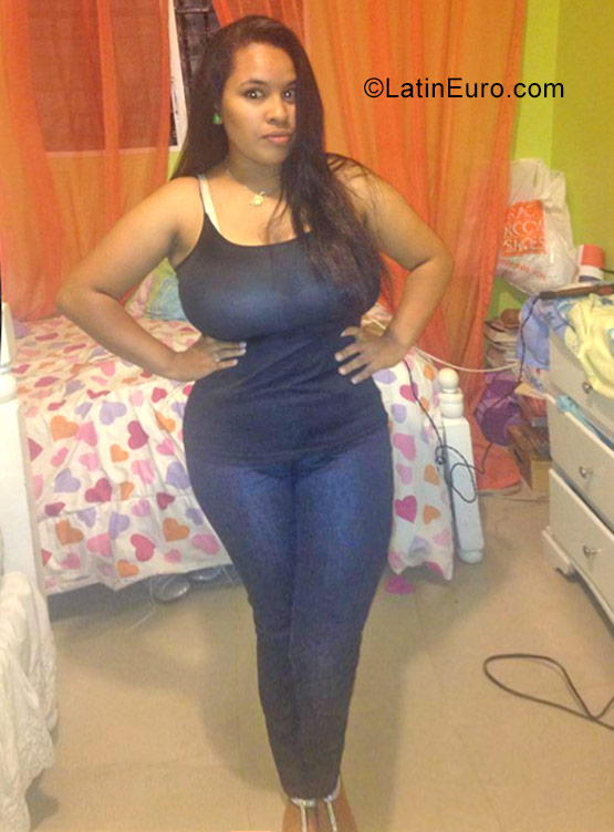 Date this gorgeous Dominican Republic girl Carmin from Moca DO30599