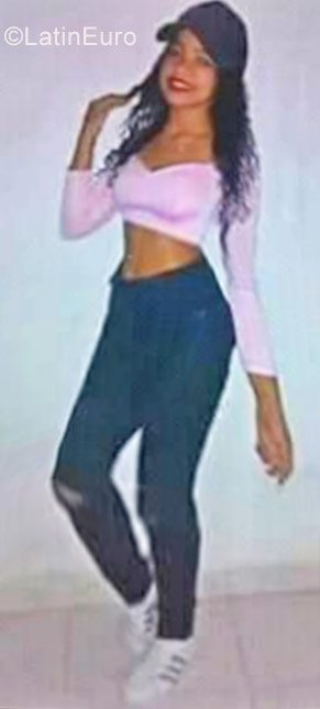 Date this cute Colombia girl Val from valledupar CO22672