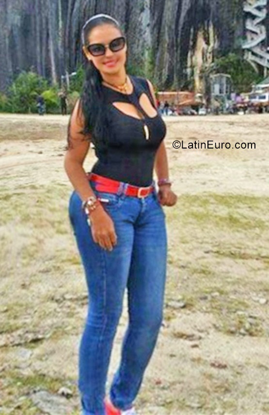 Date this delightful Colombia girl Fernanda from Pereira CO22673