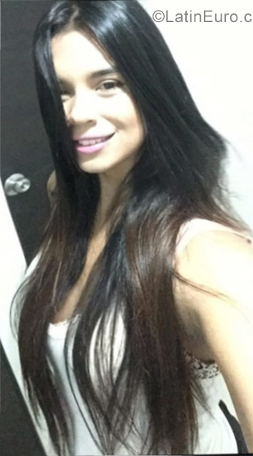 Date this happy Colombia girl Ana from Bucaramanga CO22693