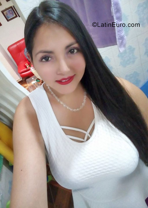 Date this lovely Colombia girl Lidia from Bogota CO22699