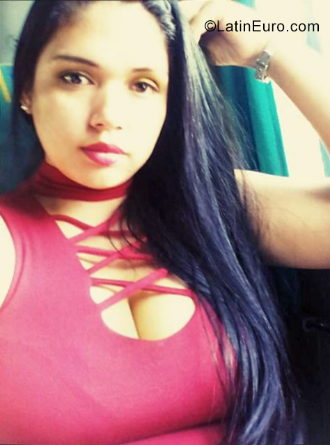 Date this attractive Colombia girl Yuli from Cali CO22703