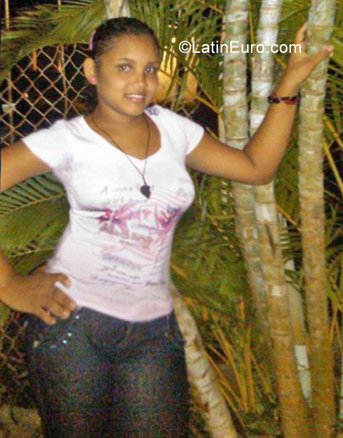 Date this georgeous Venezuela girl Numar from Ciudad Guayana VE1068