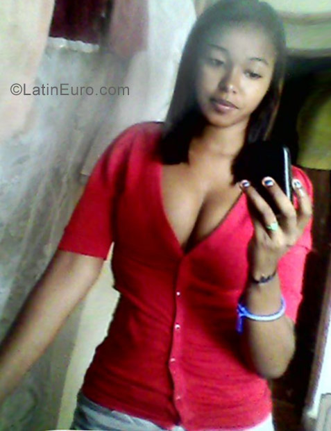 Date this tall Dominican Republic girl Molie from Santo Domingo DO30709