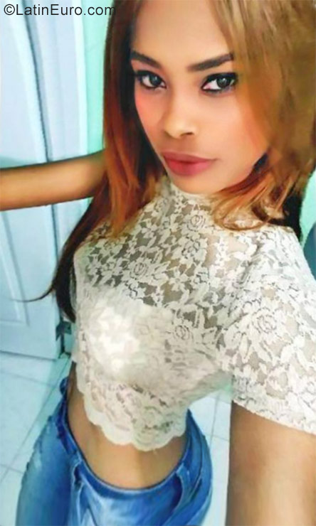 Date this charming Dominican Republic girl Rosa from Santo Domingo DO30734