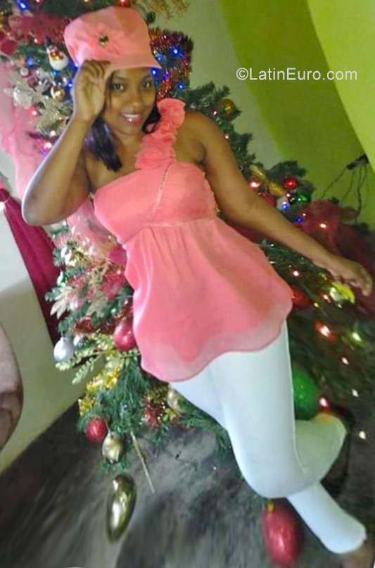 Date this hard body Dominican Republic girl Aurelia from Santiago DO30797
