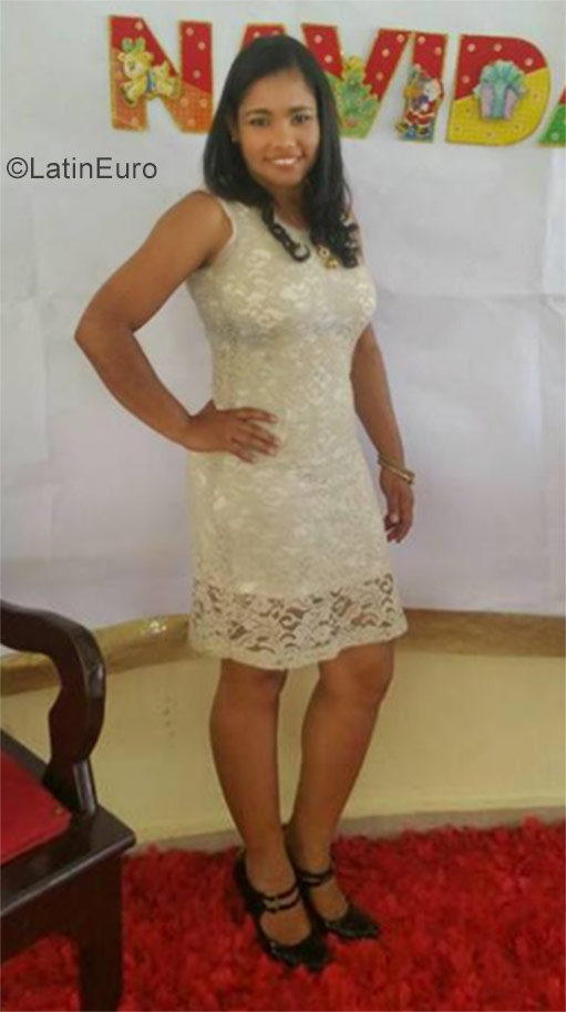 Date this georgeous Dominican Republic girl Rosa from Bonao DO30803