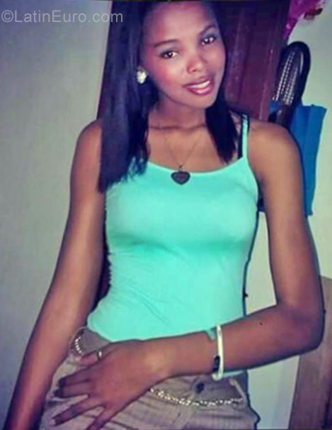 Date this lovely Dominican Republic girl Jesmal from Santo Domingo DO30834