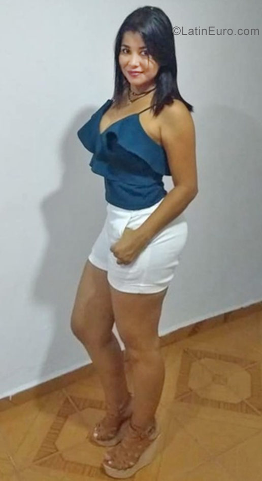 Date this happy Colombia girl Maria from Barranquilla CO22855