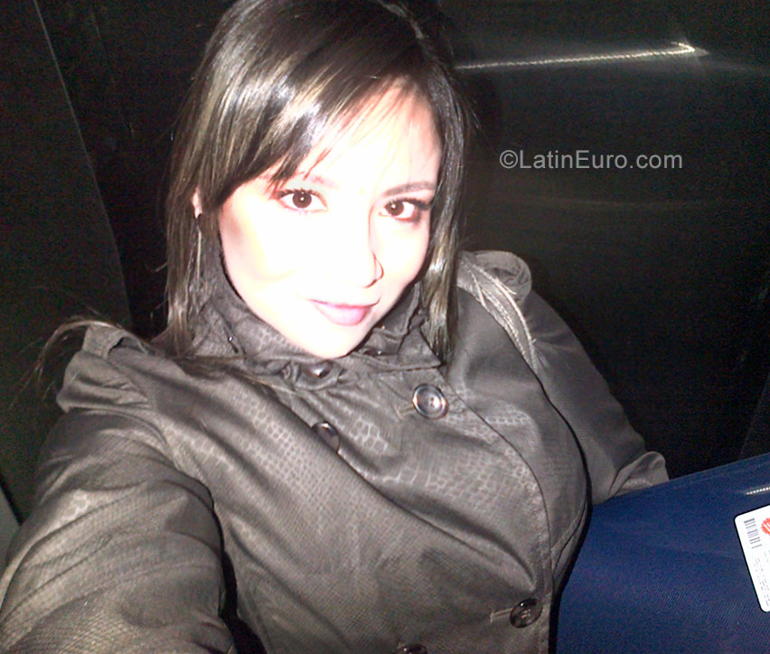 Date this athletic Colombia girl Samara from Santa Marta CO22891
