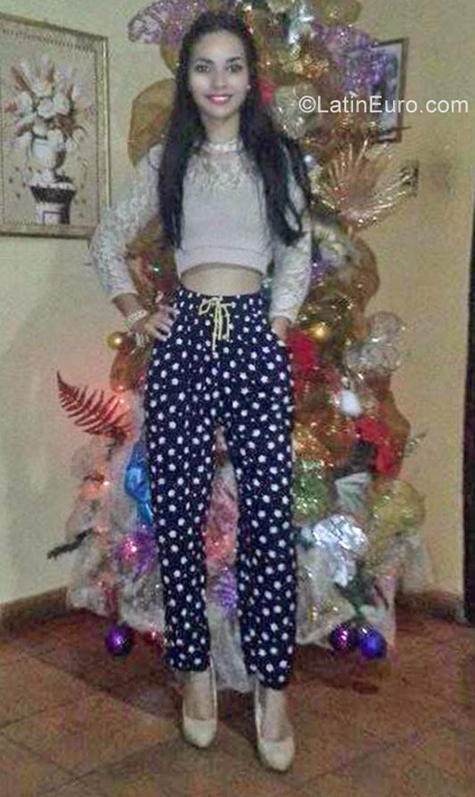Date this tall Venezuela girl Adriana from Maracaibo VE1190