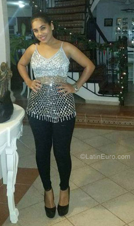 Date this pretty Dominican Republic girl Greyy from Santo Domingo DO30962