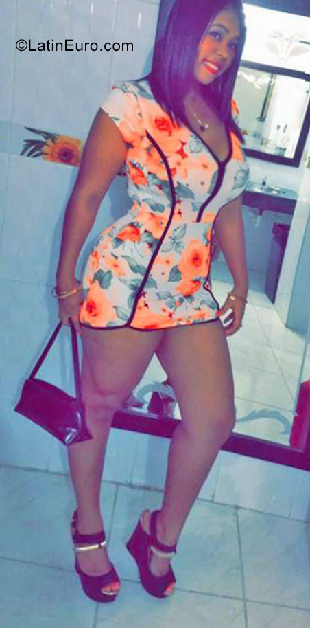 Date this nice looking Colombia girl Maria from Cartagena CO22961