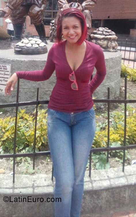 Date this tall Colombia girl Maria from Bogota CO22963