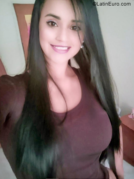Date this young Colombia girl Yohana from Bogota CO22971