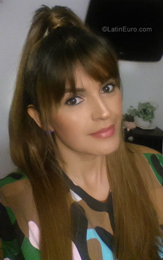 Date this sensual Colombia girl Paulina from Medellin CO23029