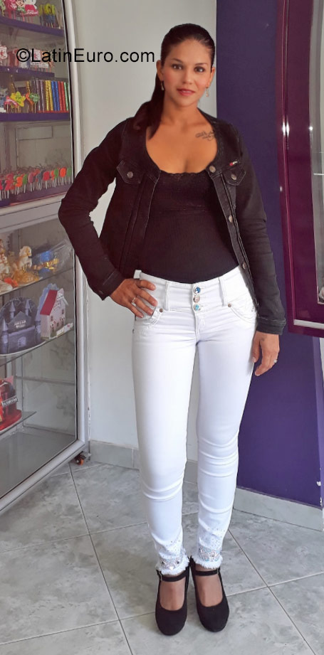 Date this good-looking Colombia girl Nanis from Bogota CO23050