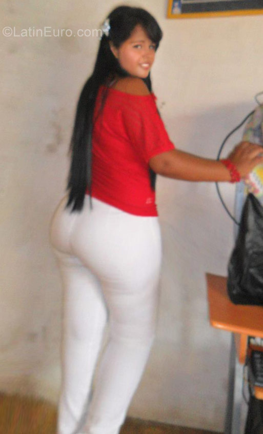 Date this tall Colombia girl Bella from Cartagena CO23067