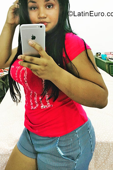 Date this good-looking Dominican Republic girl Amanda from Santo Domingo DO31134