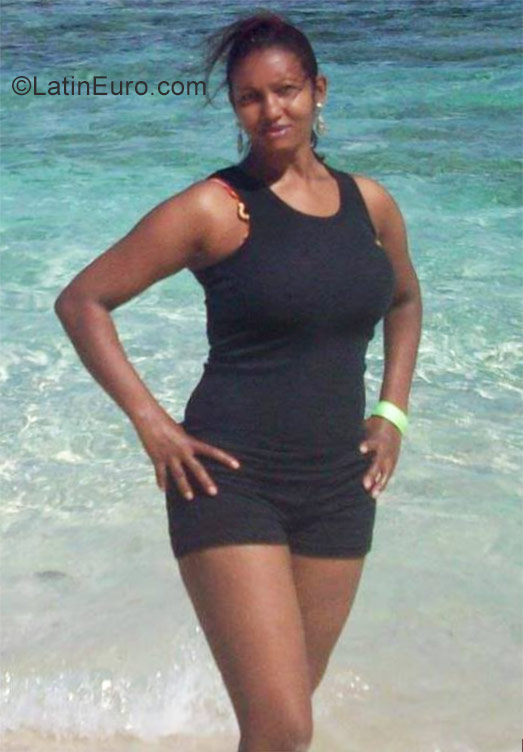 Date this georgeous Dominican Republic girl Yudale from Santiago DO31139