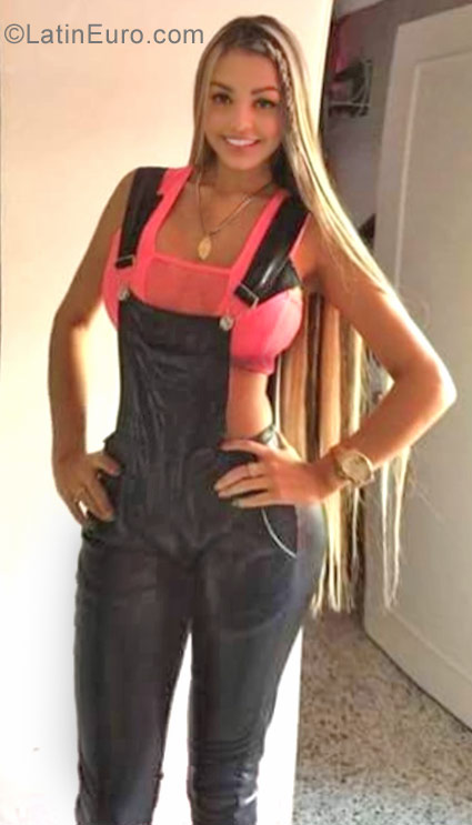 Date this lovely Colombia girl Nati from Medellin CO23081