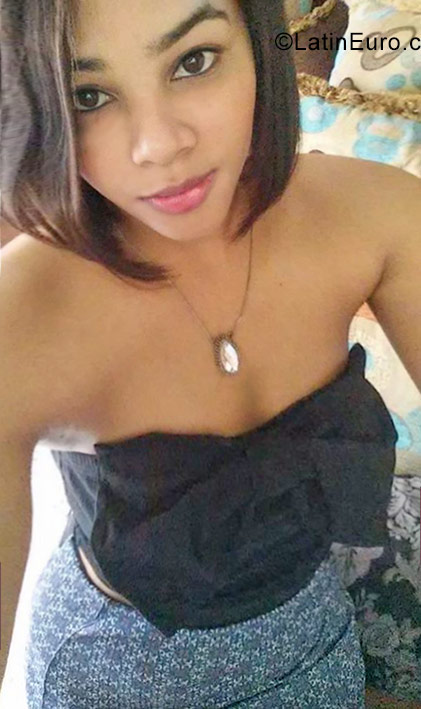 Date this georgeous Dominican Republic girl Valeria from Santo Domingo DO31166