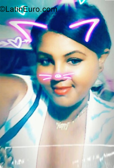 Date this foxy Dominican Republic girl Katherine from Santo Domingo DO31174