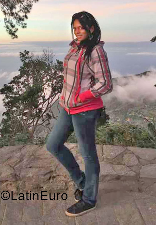 Date this athletic Venezuela girl Ana from Caracas VE1258
