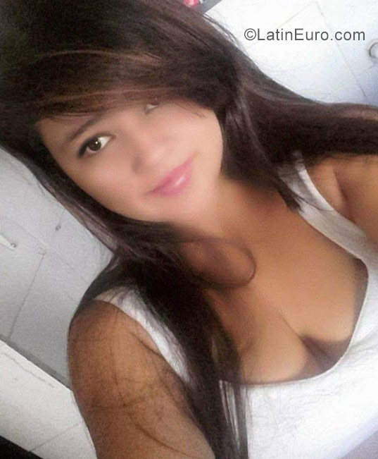 Date this delightful Colombia girl Maria from Ibaque CO23119