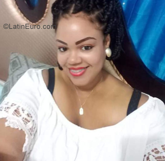 Date this happy Dominican Republic girl Esmeralda romer from Rep Dominicana DO31220