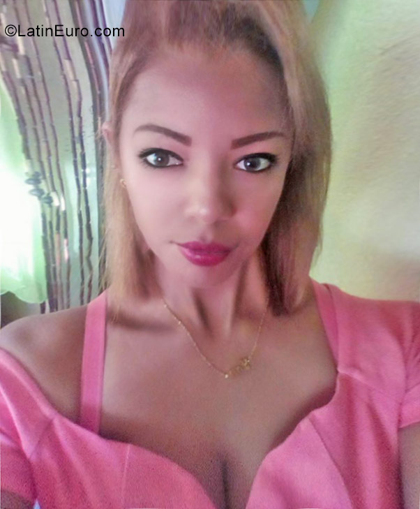 Date this attractive Dominican Republic girl Luz from Santo Domingo DO31343