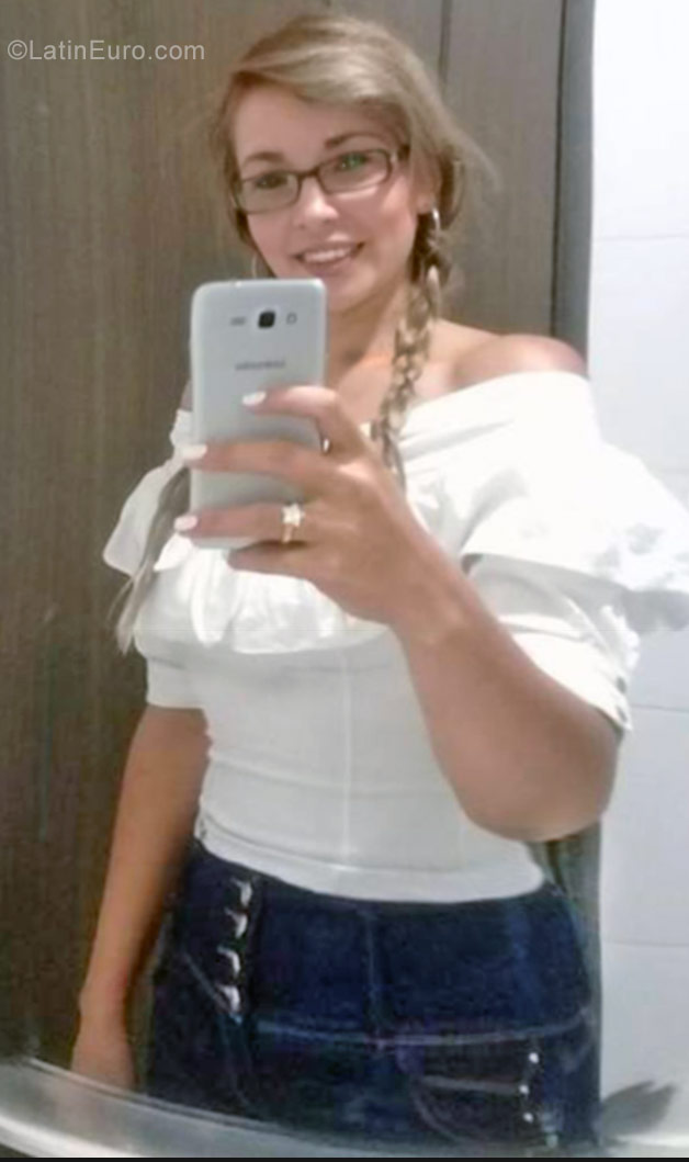 Date this exotic Colombia girl Ana from Bucaramanga CO23236