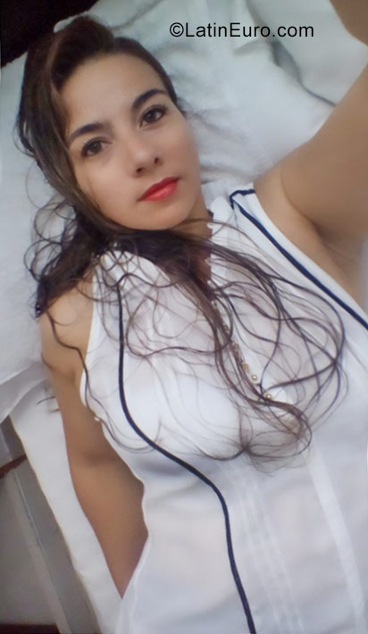 Date this sultry Colombia girl Acuariania from Bogota CO23261