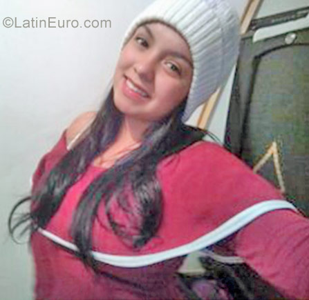 Date this georgeous Colombia girl Dayana from Bogota CO23282