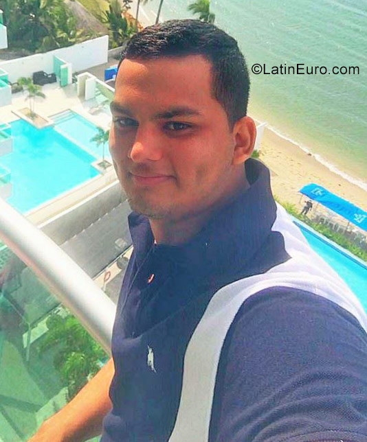 Date this sultry Colombia man Luis from Medellin CO23300