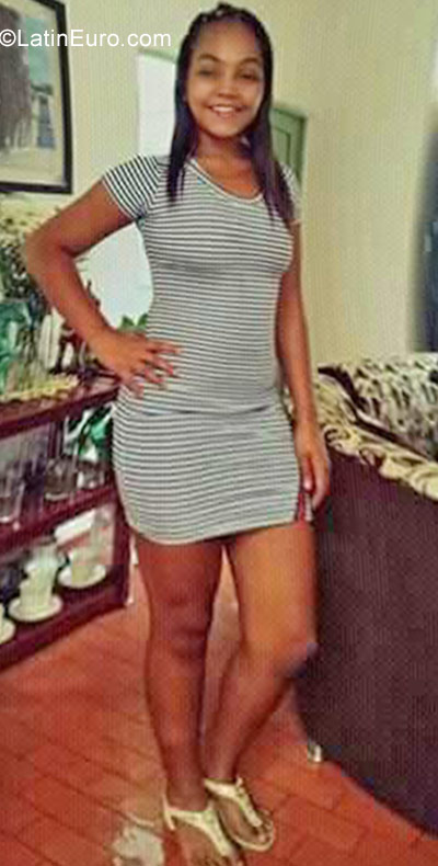 Date this hot Colombia girl Laura from Cali CO23303