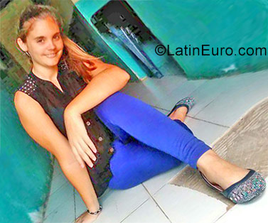 Date this charming Cuba girl Erika from Havana CU235