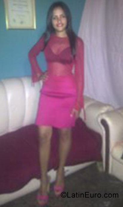 Date this nice looking Venezuela girl Rosa from Cabimas VE1356