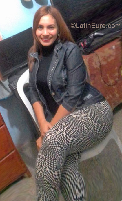 Date this georgeous Venezuela girl Graci from Zulia VE1364