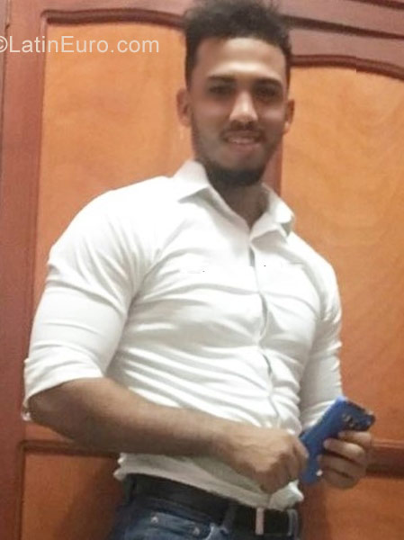 Date this beautiful Dominican Republic man Antonio from Santo Domingo DO31678