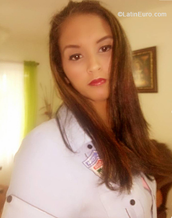 Date this georgeous United States girl Mariel from Miami US19416