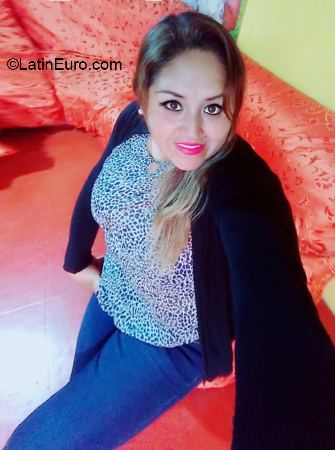 Date this attractive Peru girl Ana from Arequipa PE1467