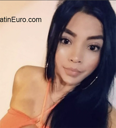 Date this charming Colombia girl Maria from Cali CO32126