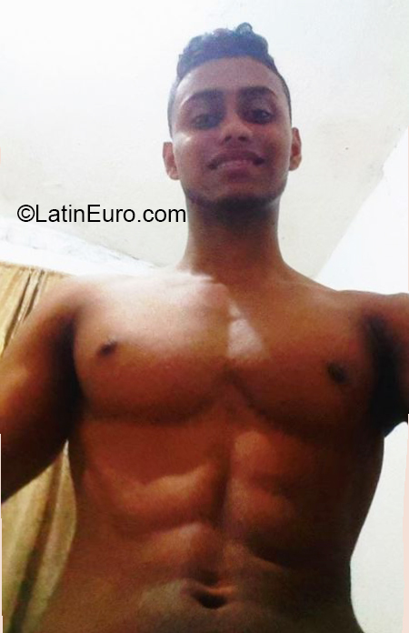 Date this sensual Colombia man Carlos from Cartagena CO26759