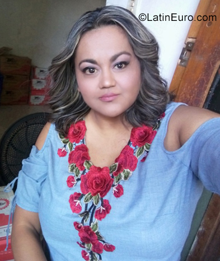 Date this attractive Honduras girl Nelly from San Pedro Sula HN2858